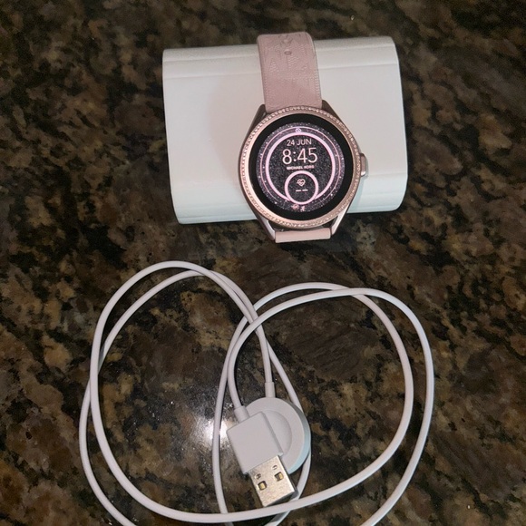 #michaelkors #pink #fitness #smartwatch - Picture 2 of 4